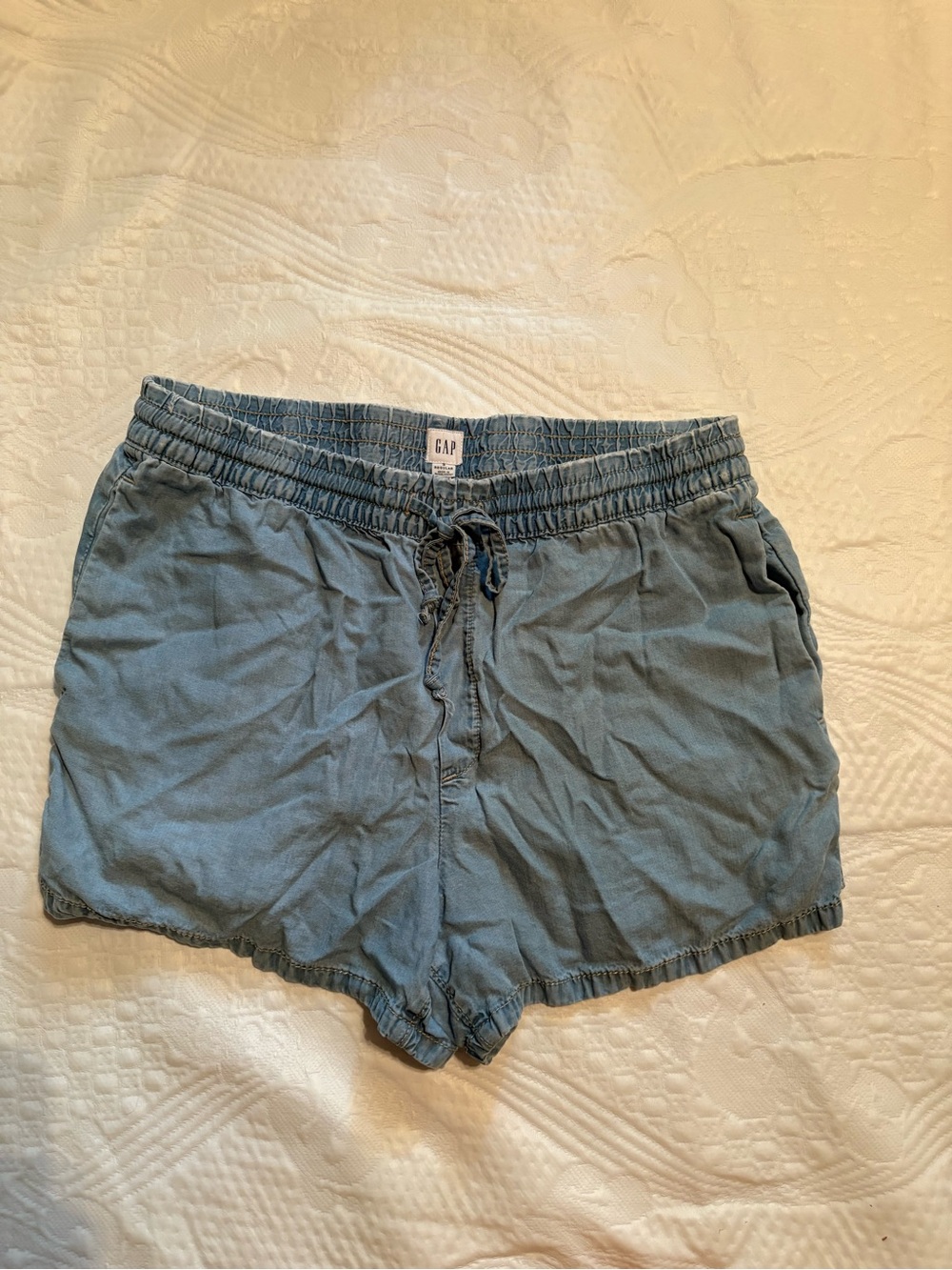 GAP Women’s Chambray Pull-On Shorts Size Small